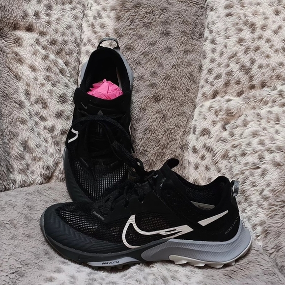 Nike Women's Black and White Terra Kiger Running Shoes - Picture 1 of 10